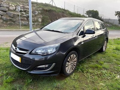 Preto Usado 2013 Opel Astra Cosmo Carrinha | € 4.999