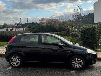 Usado 2008 Fiat Punto Sedan | € 2.000