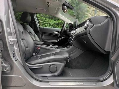 Usado Mercedes GLA180 109 HP (80 kW) 2016 Cinzento SUV