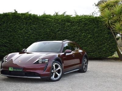 Vermelho Usado 2022 Porsche Taycan Sedan | € 118.000