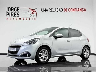 Cinzento Usado 2016 Peugeot 208 Citadino | € 7.990 (Bom preço)