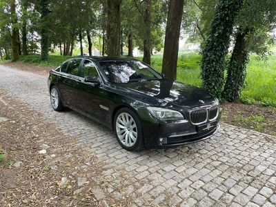 Cinza Usado 2011 BMW 740 Sedan | € 22.500