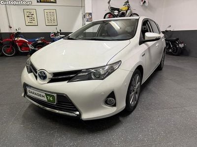 Usado Toyota Auris Hybrid Sport 136 HP (100 kW) 2013 Branco Citadino