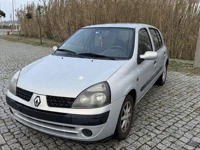 Usado Renault Clio II 58 HP (42 kW) 2002 Sedan