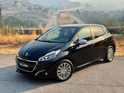 Preto Usado 2018 Peugeot 208 Style Citadino | € 10.990 (Preço justo)