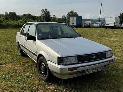 Cinza Usado 1984 Toyota Corolla Sedan | € 849
