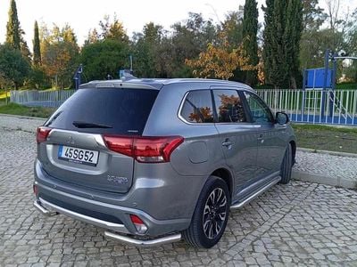 Usado Mitsubishi Outlander 203 HP (149 kW) 2016 Cinzento SUV