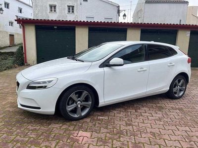 Usado 2017 Volvo V40 Momentum Sedan | € 15.800 (Preço justo)