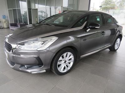 Usado Citroën DS5 So Chic 120 HP (88 kW) 2018 Cinzento Citadino