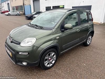 Usado Fiat Panda Trekking 74 HP (54 kW) 2014 Verde Citadino