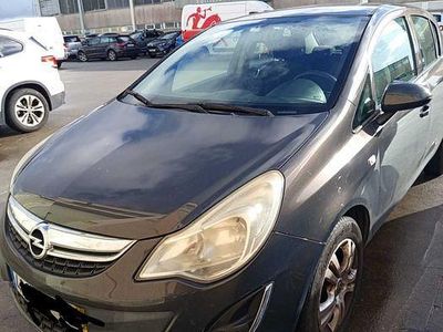 Usado 2013 Opel Corsa Enjoy Sedan | € 7.000