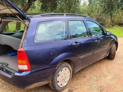 Usado 2001 Ford Focus Sedan | € 2.200