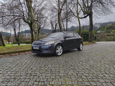 Cinza Usado 2009 Kia Ceed Citadino | € 6.950 (Caro)