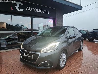 Cinza Usado 2017 Peugeot 208 Style Citadino | € 10.950 (Preço justo)
