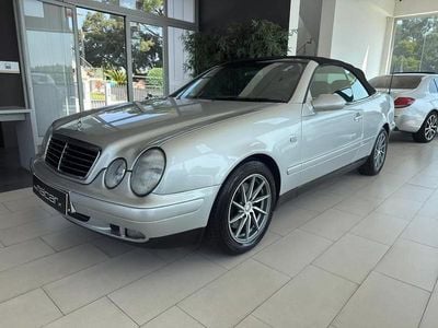 Cinza prata Usado 1999 Mercedes CLK230 Cabrios | € 9.990 (Preço justo)