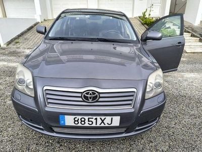 Usado 2004 Toyota Avensis Sedan | € 3.960 (Bom preço)