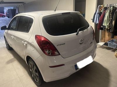 Usado 2015 Hyundai i20 Sedan | € 7.200 (Preço justo)