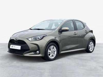 Bronze (pintura metalizada) Usado 2024 Toyota Yaris Comfort | € 24.750 (Preço justo)