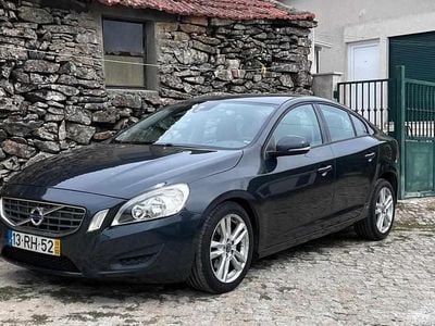 Cinzento Usado 2013 Volvo S60 Sedan | € 8.750