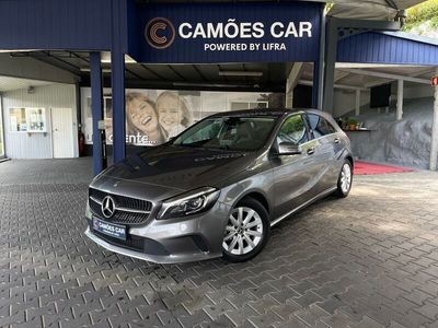 Cinza Usado 2018 Mercedes A180 Style | € 18.490 (Preço justo)