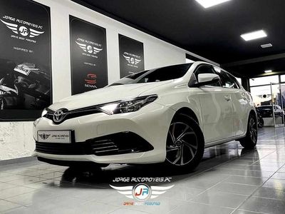 Usado Toyota Auris 90 HP (66 kW) 2015 Branco Citadino