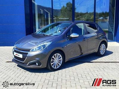 Usado Peugeot 208 102 HP (75 kW) 2019 Cinzento Citadino
