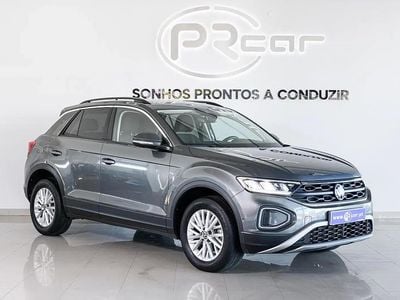 Cinzento metalizado Usado 2024 VW T-Roc Life SUV | € 24.900 (Preço justo)
