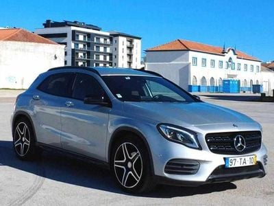 Usado Mercedes GLA180 109 HP (80 kW) 2017 Cinzento SUV
