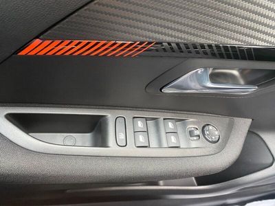 Azul Usado 2023 Peugeot e-208 Active Citadino | € 23.000 (Preço elevado)