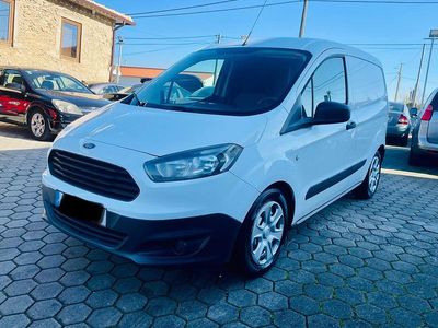 Branco Usado 2016 Ford Courier Trend Monovolume | € 9.790 (Preço justo)