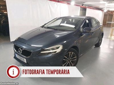 Azul Usado 2019 Volvo V40 Momentum Citadino | € 18.990 (Preço justo)