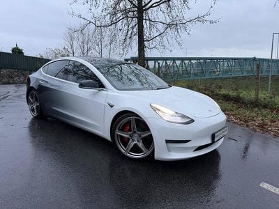 Branco Usado 2019 Tesla Model 3 Sedan | € 27.990 (Preço justo)