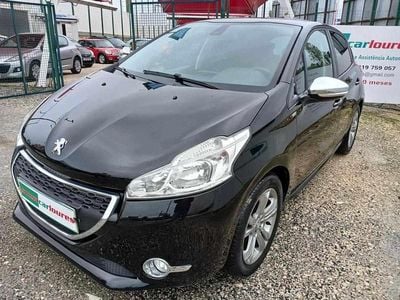 Preto Usado 2015 Peugeot 208 Style Citadino | € 7.950 (Preço justo)