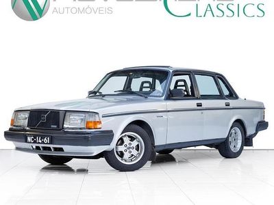 Cinzento Usado 1982 Volvo 244 Sedan | € 17.500