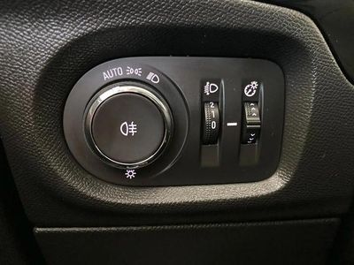 Branco Usado 2022 Opel Corsa Business Edition | € 14.000 (Preço justo)