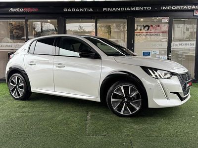 Branco Usado 2021 Peugeot e-208 GT Citadino | € 19.750 (Preço justo)