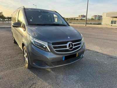 Cinzento Usado 2014 Mercedes V220 Monovolume | € 31.500