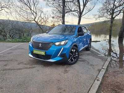 Usado Peugeot 2008 Allure 130 HP (95 kW) 2022 Azul SUV