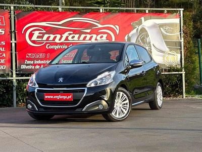Preto Usado 2018 Peugeot 208 Style Citadino | € 10.950 (Preço justo)