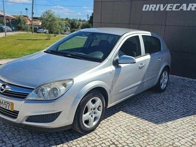 Usado Opel Astra Enjoy 90 HP (66 kW) 2007 Cinza Citadino