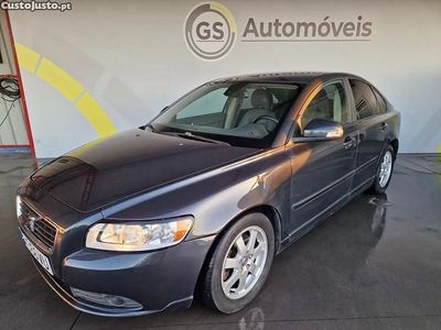 Cinza Usado 2009 Volvo S40 Momentum Sedan | € 4.500