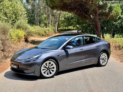 Cinza Usado 2022 Tesla Model 3 Sedan | € 30.990 (Preço justo)