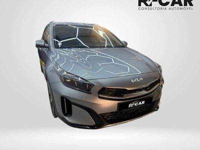 Usado Kia Ceed 141 HP (103 kW) 2022 Cinzento Citadino