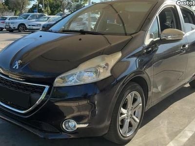Azul Usado 2015 Peugeot 208 Style Citadino | € 8.400 (Preço justo)