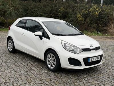 Usado Kia Rio 75 HP (55 kW) 2015