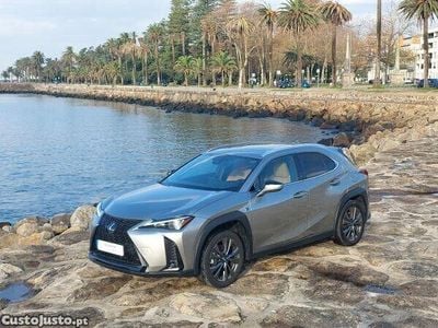 Cinza Usado 2023 Lexus UX 250h Sport Line SUV | € 46.000