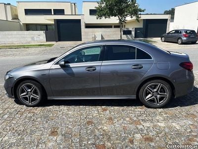 Cinza Usado 2020 Mercedes A250 AMG line Sedan | € 30.750 (Preço elevado)
