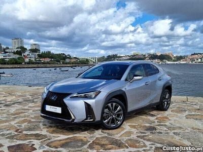Cinza Usado 2023 Lexus UX 250h Sport Line SUV | € 46.000