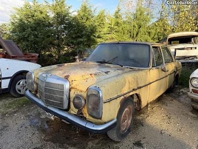 Usado Mercedes W115 100 HP (73 kW) 1980 Amarelo