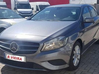 Usado Mercedes A180 109 HP (80 kW) 2013 Cinzento Citadino